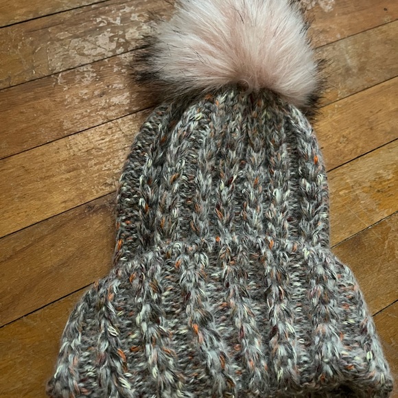 Lot of 4 cute warm women's winter hats (lined) - Picture 3 of 9